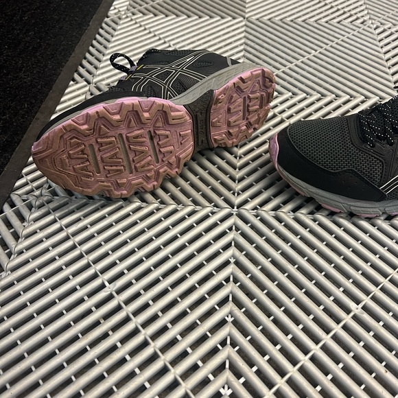 Women’s Aesics Gel Venture - Picture 4 of 4